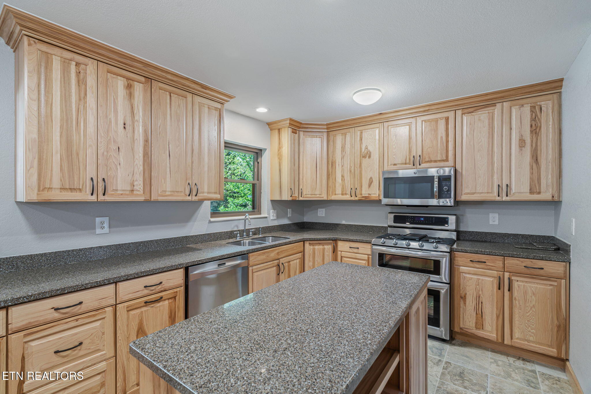 206 Lakeview Lane Oak Ridge, TN 37830 - Photo 18 of 59 32-web-or-mls-206 Lakeview Lane-27