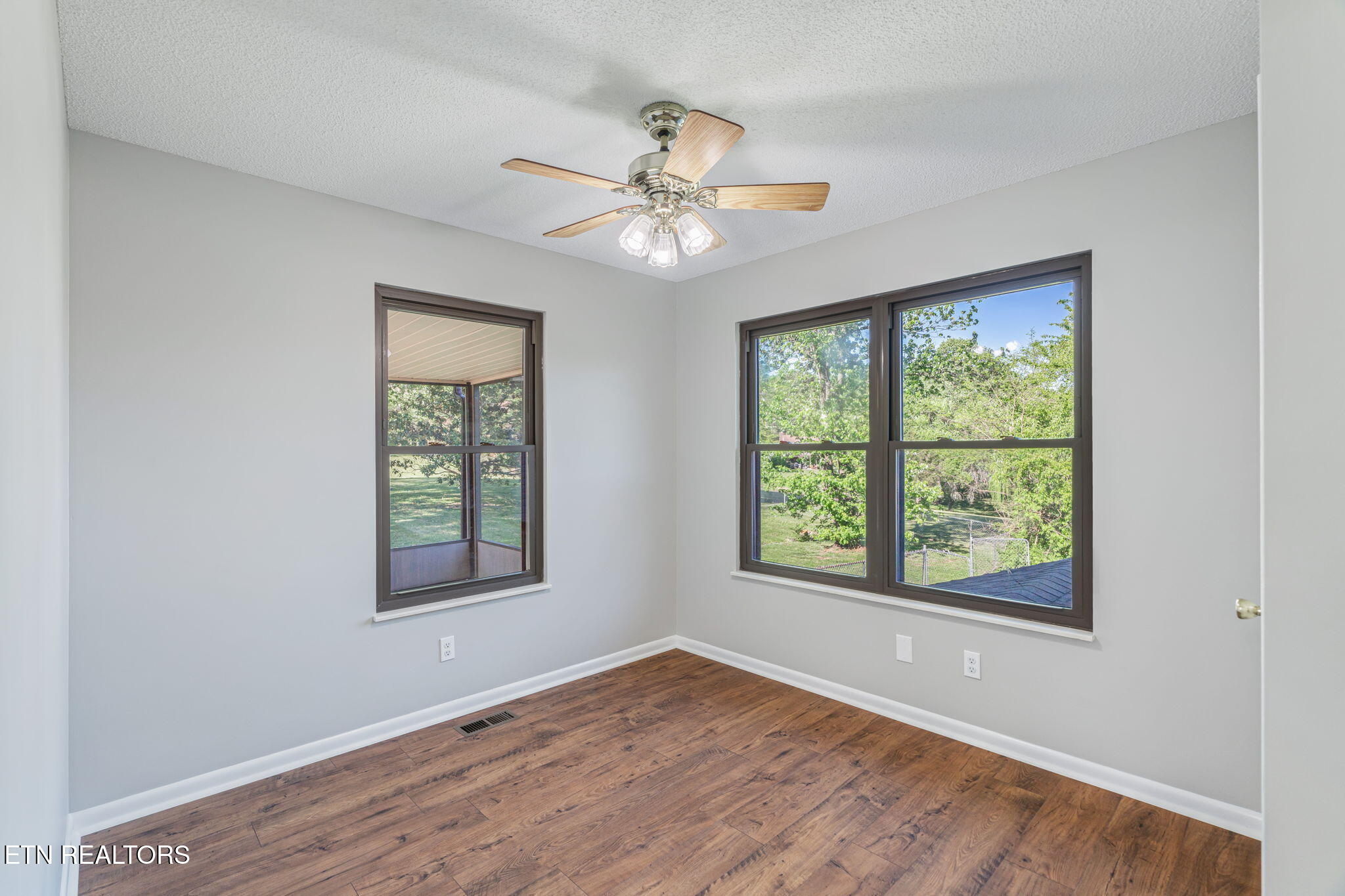 206 Lakeview Lane Oak Ridge, TN 37830 - Photo 26 of 59 36-web-or-mls-206 Lakeview Lane-31