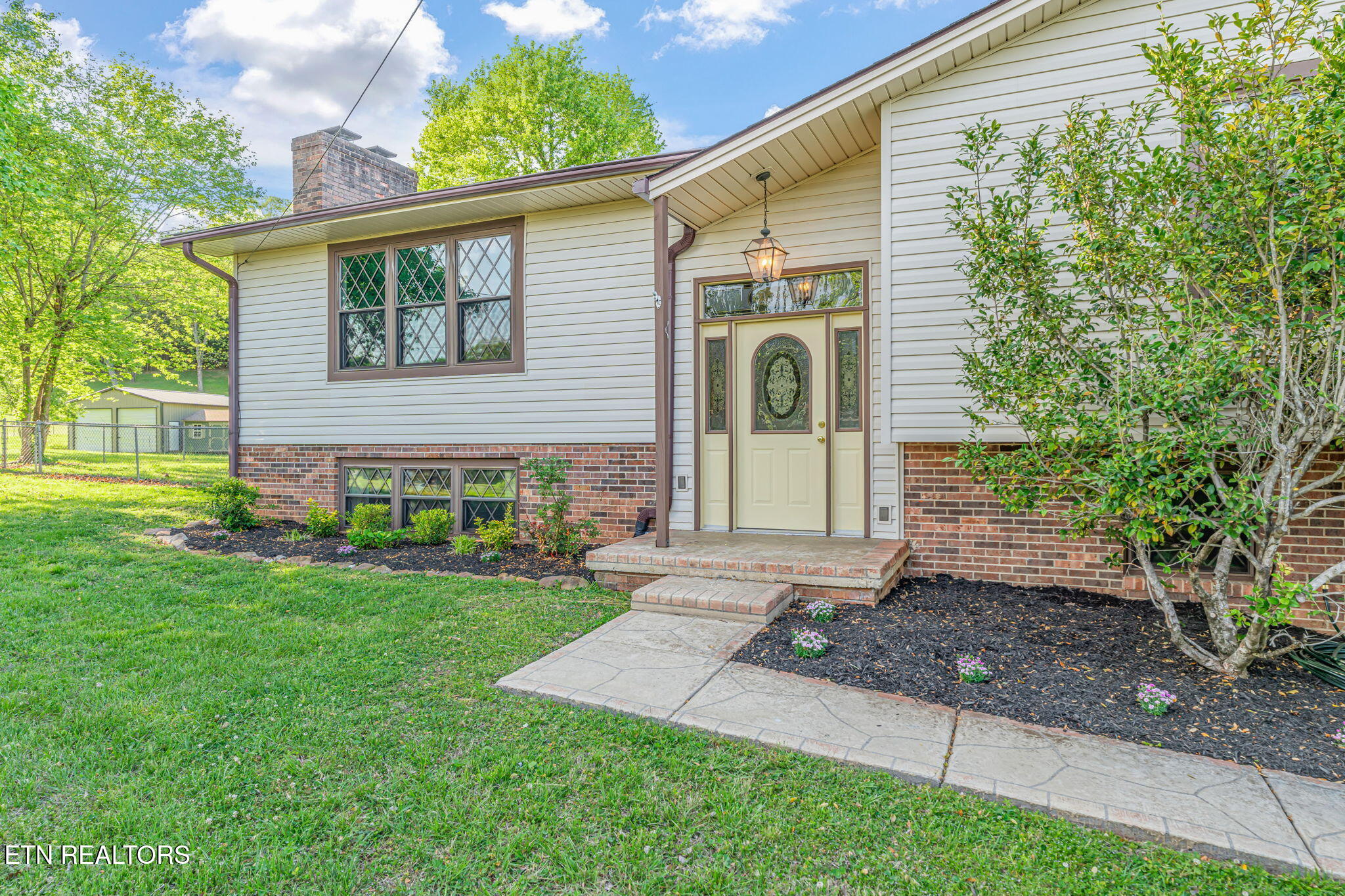 206 Lakeview Lane Oak Ridge, TN 37830 - Photo 3 of 59 3-web-or-mls-206 Lakeview Lane-62