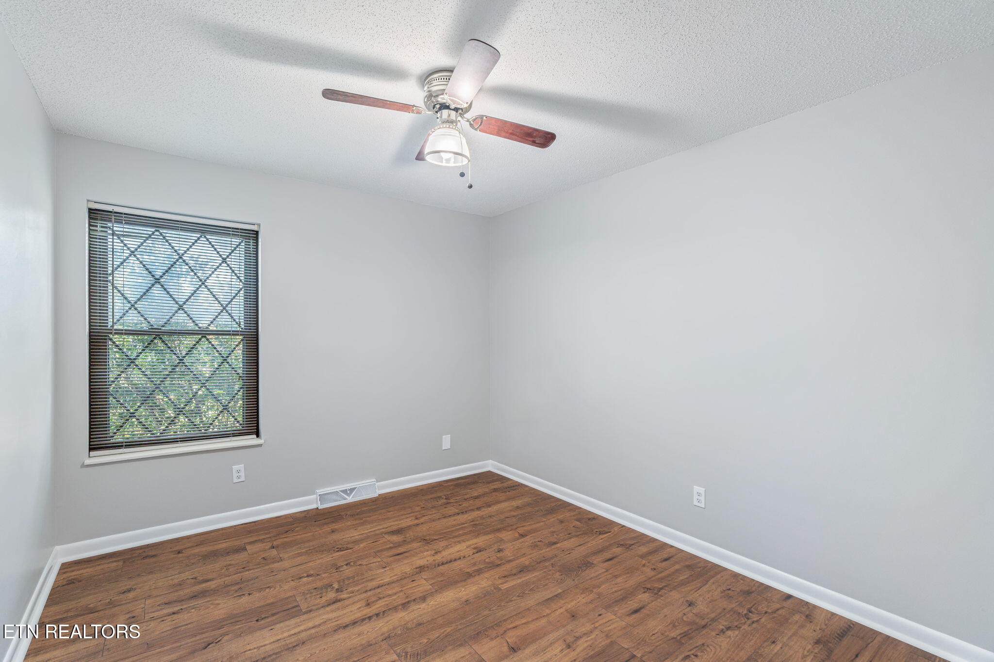 206 Lakeview Lane Oak Ridge, TN 37830 - Photo 32 of 59 41-web-or-mls-206 Lakeview Lane-36