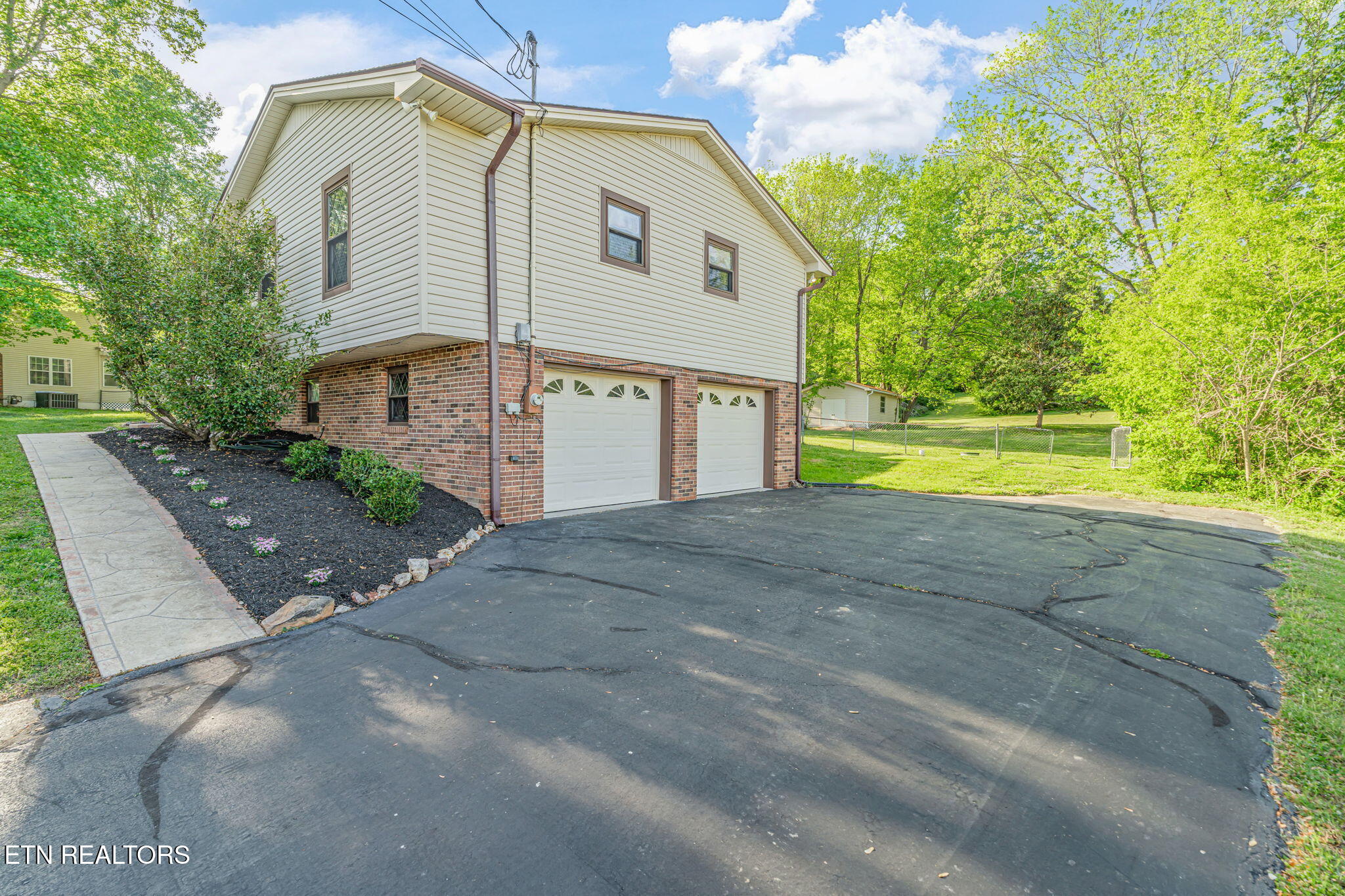 206 Lakeview Lane Oak Ridge, TN 37830 - Photo 4 of 59 66-web-or-mls-206 Lakeview Lane-61