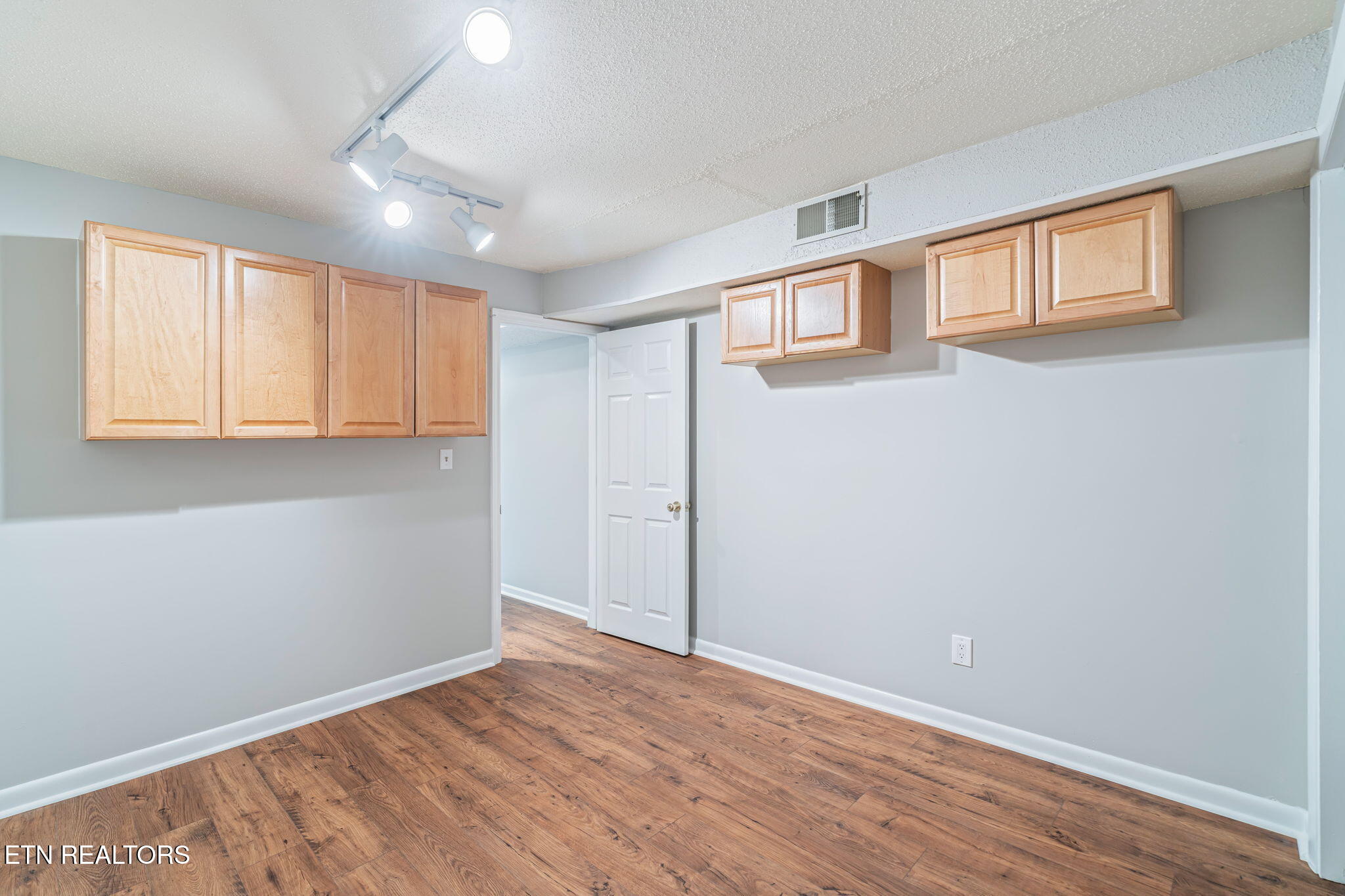 206 Lakeview Lane Oak Ridge, TN 37830 - Photo 43 of 59 12-web-or-mls-206 Lakeview Lane-7