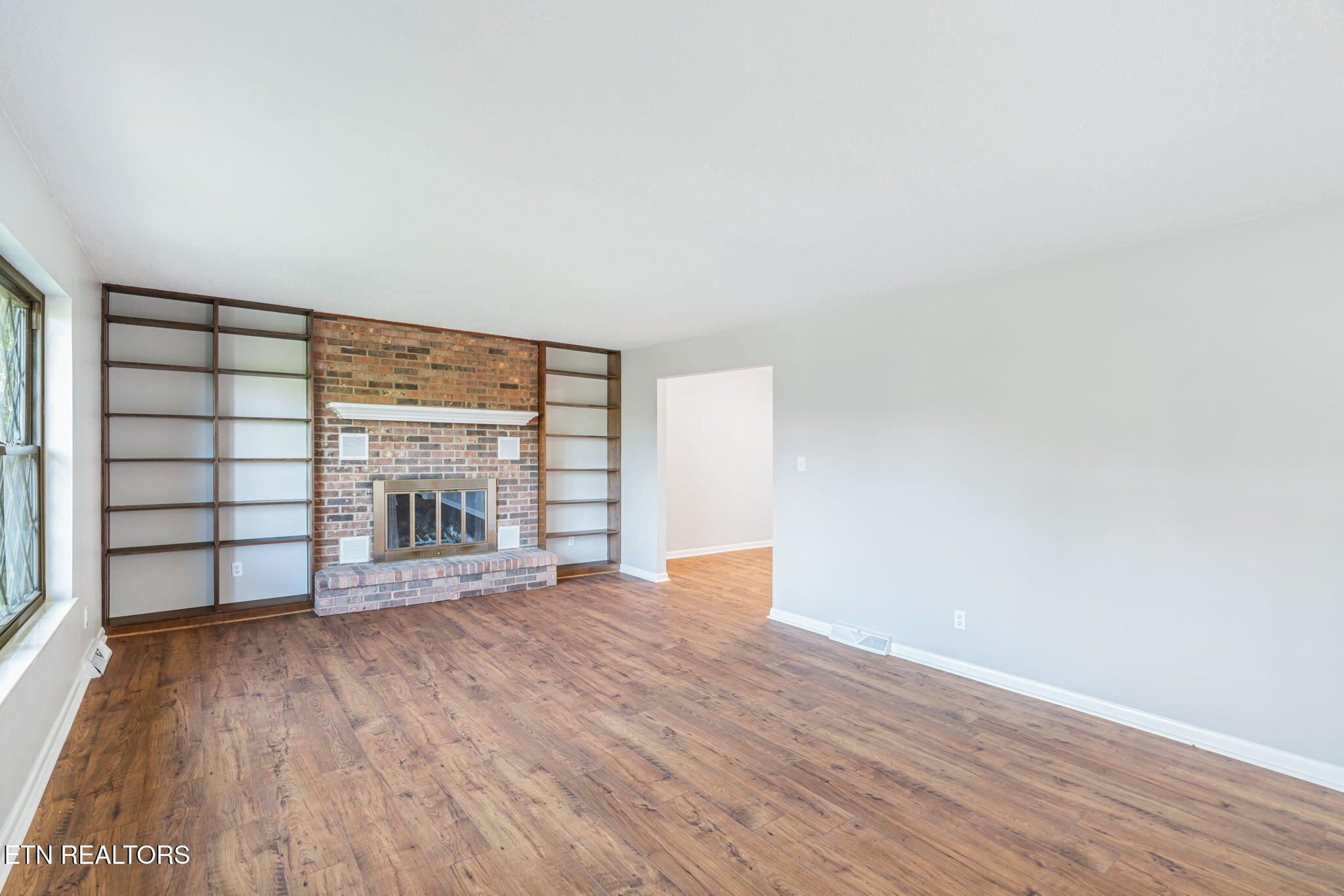 206 Lakeview Lane Oak Ridge, TN 37830 - Photo 9 of 59 21-web-or-mls-206 Lakeview Lane-16