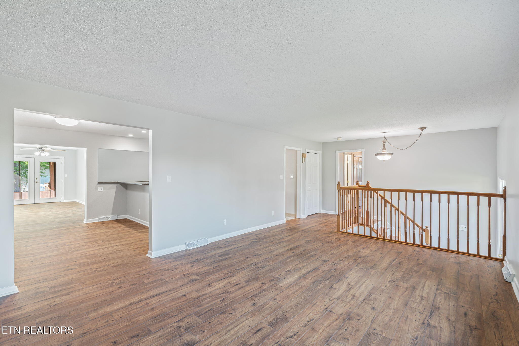 206 Lakeview Lane Oak Ridge, TN 37830 - Photo 10 of 59 22-web-or-mls-206 Lakeview Lane-17
