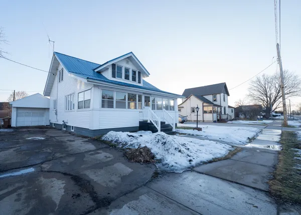 $204,900 | 235 West Vine Street, Mondovi, WI 54755