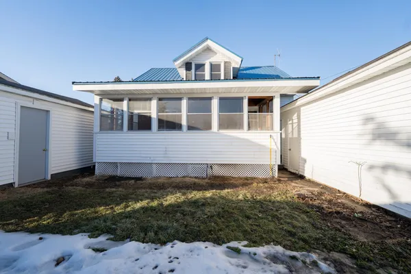 $204,900 | 235 West Vine Street, Mondovi, WI 54755