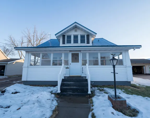 $204,900 | 235 West Vine Street, Mondovi, WI 54755