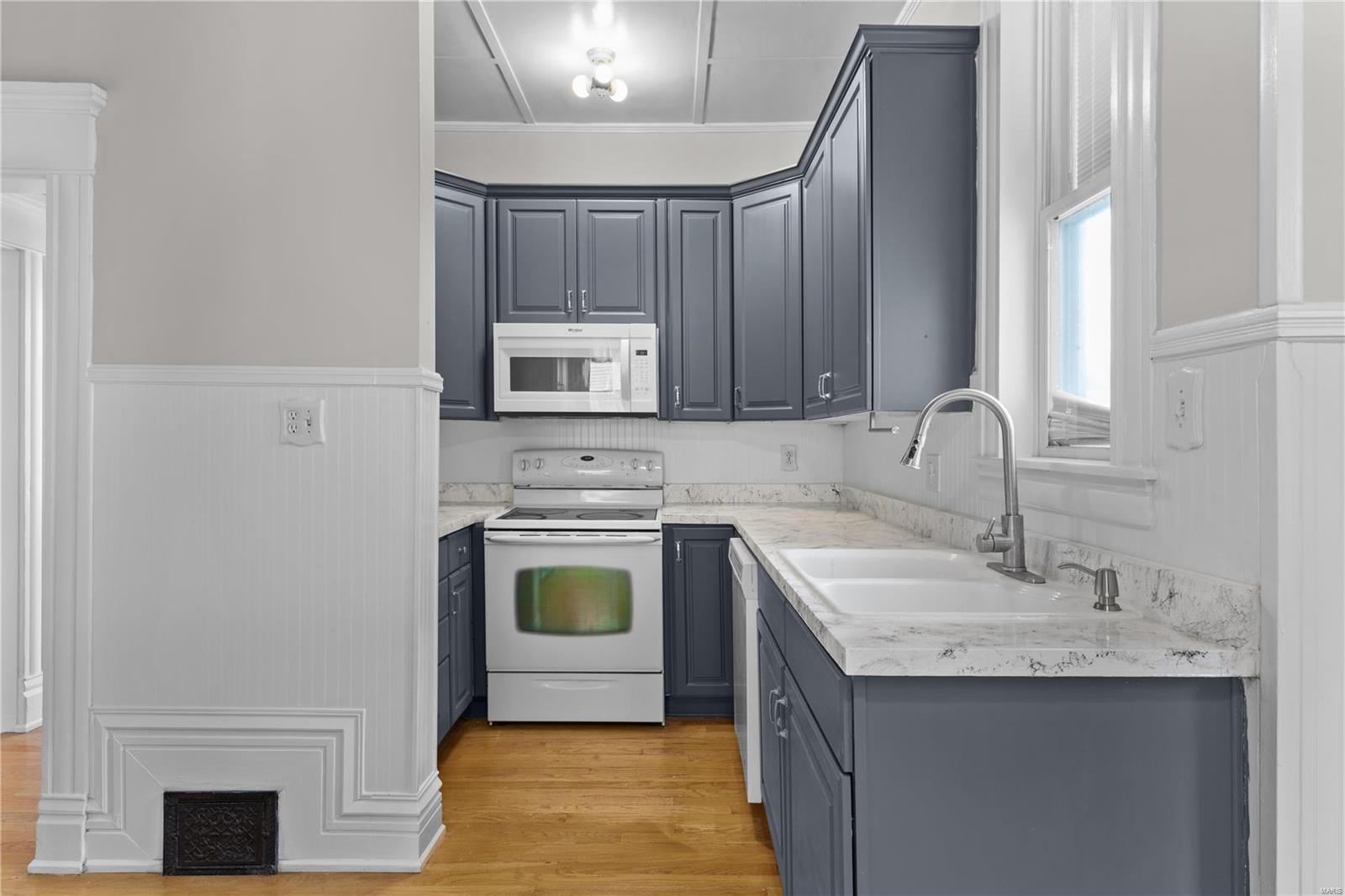 415 Bluff Street Alton, IL 62002 - Photo 13 of 35