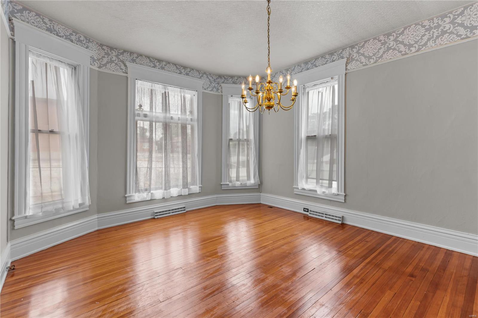 415 Bluff Street Alton, IL 62002 - Photo 5 of 35