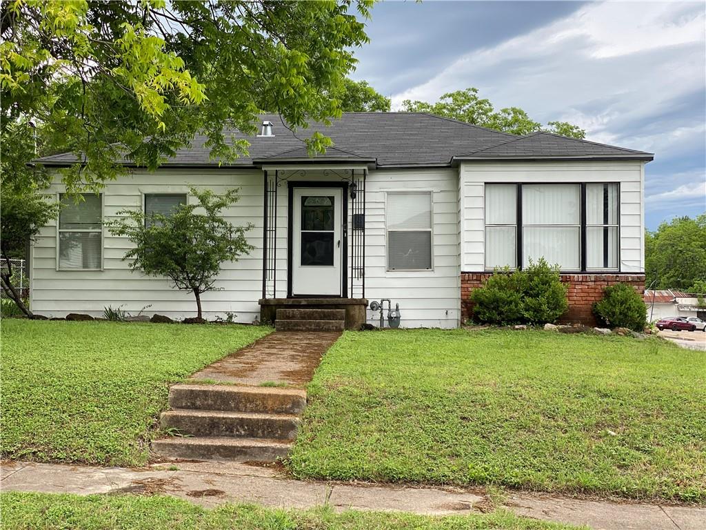 1652 North 17th Street Waco, TX 76707 - Photo 1 of 1 a front view of a house with garden