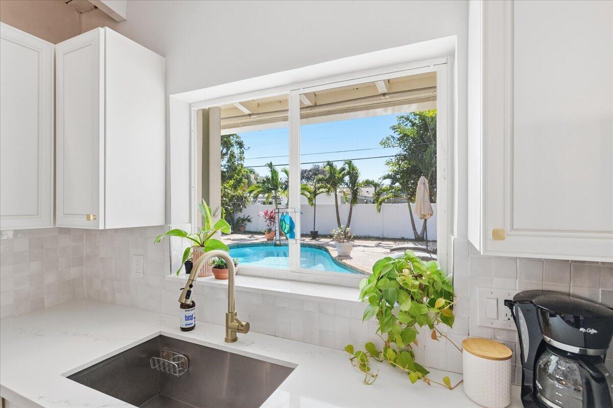 2220 Northeast 34th Court Lighthouse Point, FL 33064 - Photo 15 of 37 16-8I8A2145