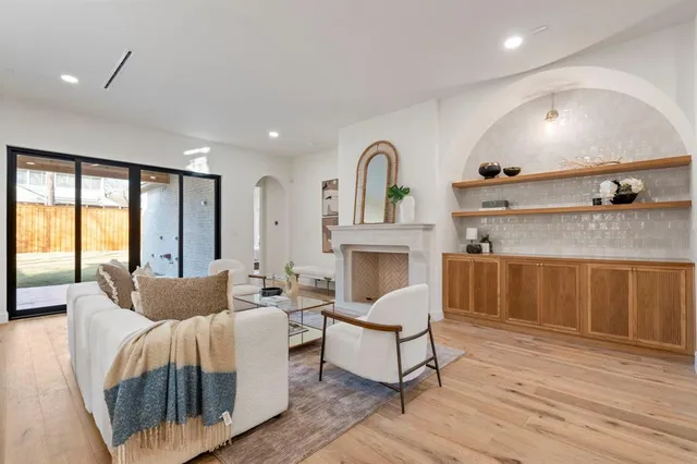 $1,995,000 | 6321 Belmont Avenue, Dallas, TX 75214