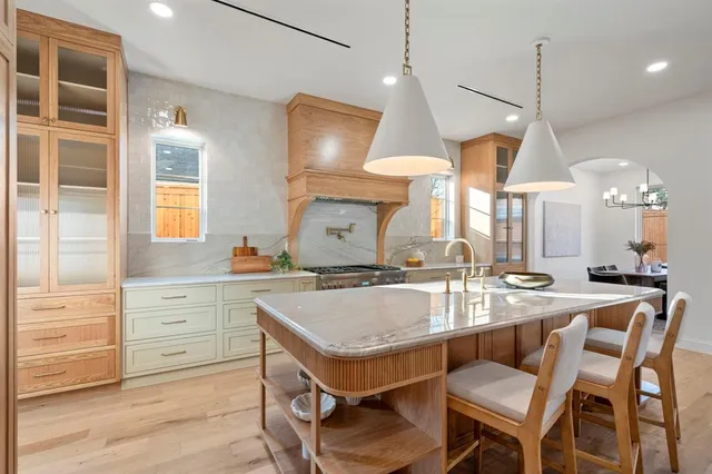 $1,995,000 | 6321 Belmont Avenue, Dallas, TX 75214