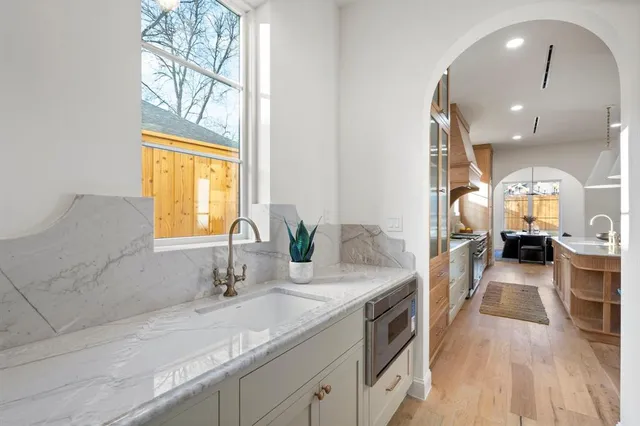 $1,995,000 | 6321 Belmont Avenue, Dallas, TX 75214