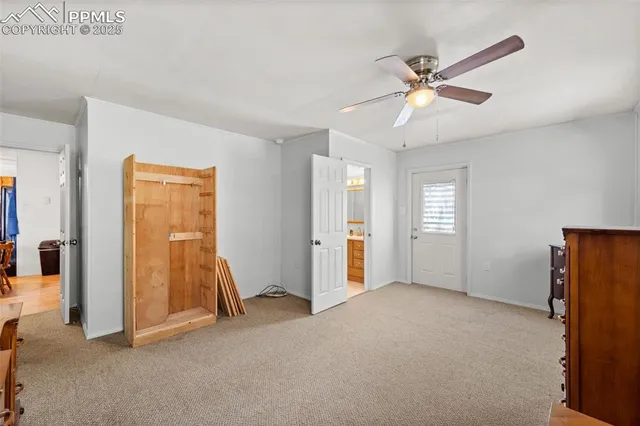 a view of empty room with window