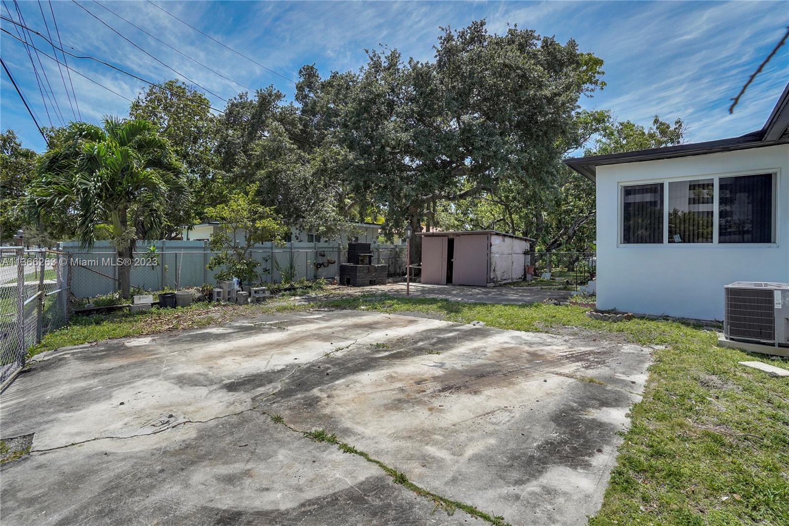 300 Northeast 48th Street Miami, FL 33137 - Photo 26 of 31 a backyard of a house
