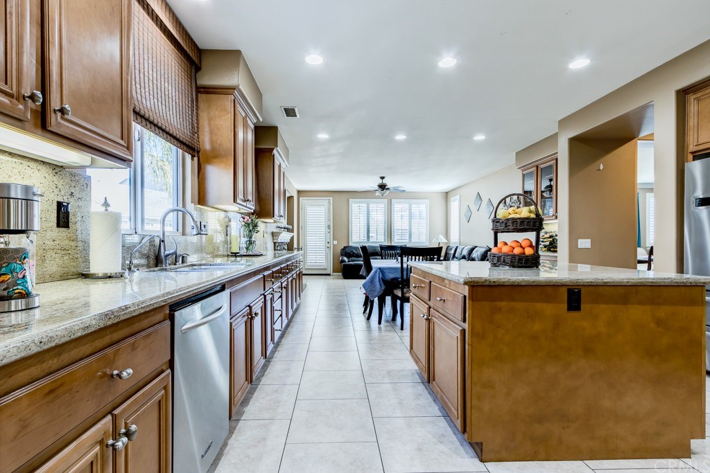 8066 Bluff View Lane Eastvale, CA 92880 - Photo 16 of 74