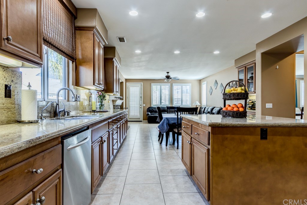 8066 Bluff View Lane Eastvale, CA 92880 - Photo 17 of 74