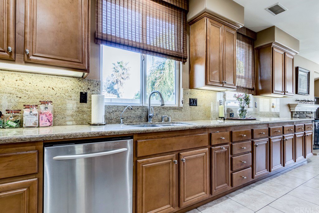 8066 Bluff View Lane Eastvale, CA 92880 - Photo 20 of 74