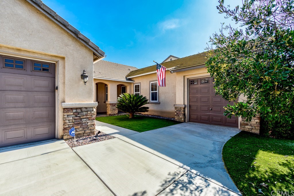 8066 Bluff View Lane Eastvale, CA 92880 - Photo 3 of 74