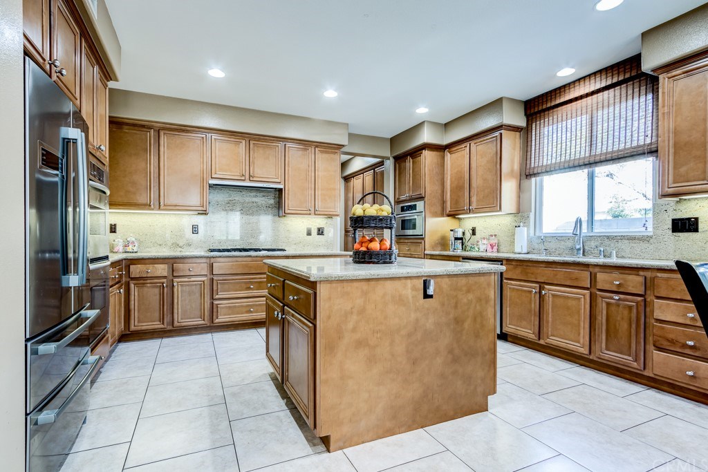 8066 Bluff View Lane Eastvale, CA 92880 - Photo 26 of 74