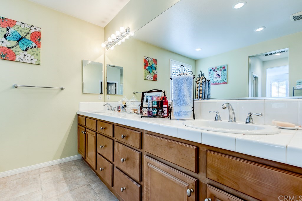 8066 Bluff View Lane Eastvale, CA 92880 - Photo 38 of 74