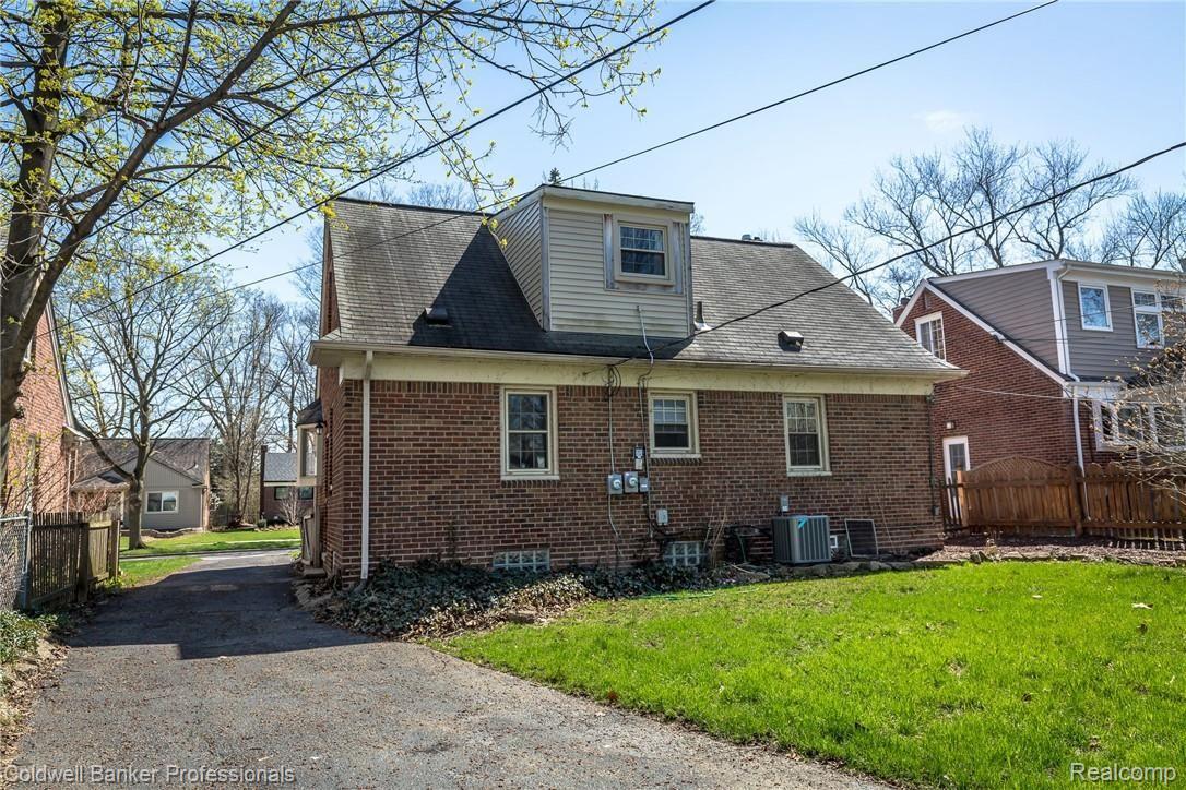 2563 Windemere Road Birmingham, MI 48009 - Photo 21 of 25 Backview.jpg