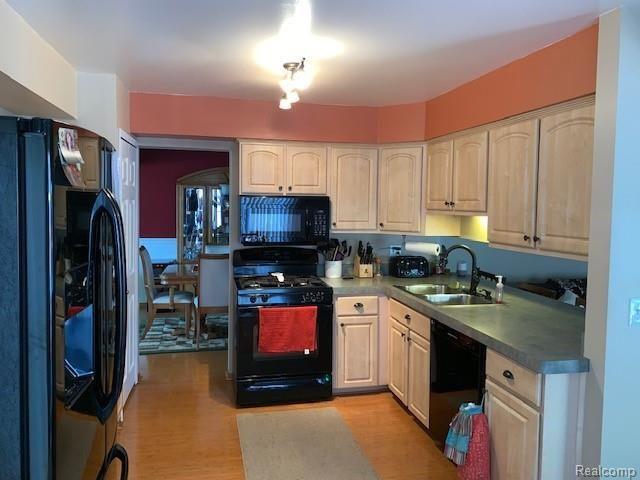 21421 Georgetown Road Woodhaven, MI 48183 - Photo 4 of 30
