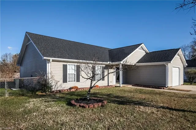 $1,685 | 3208 Presley Way, Greensboro, NC 27405