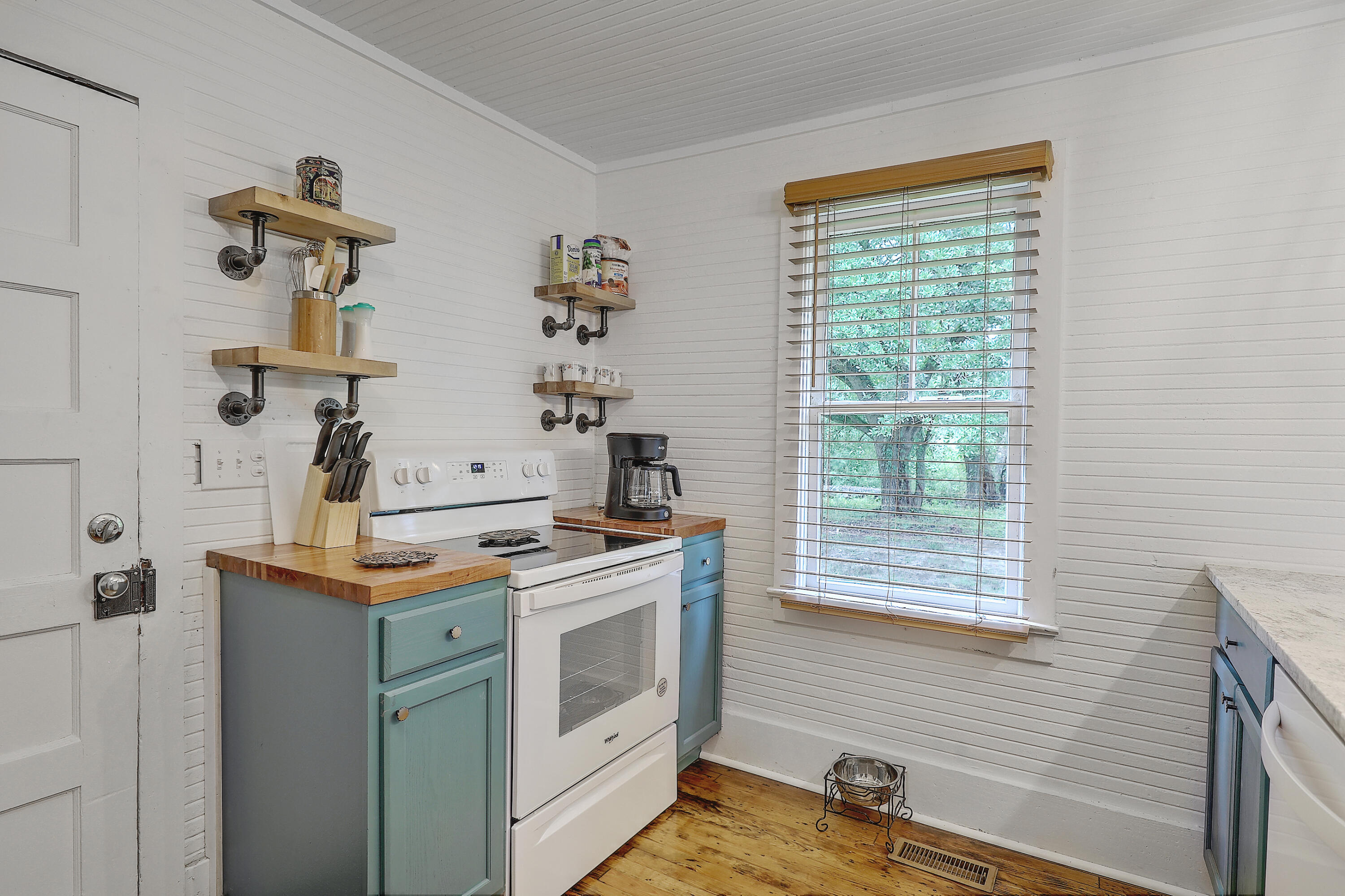 292 Greyback Road Summerville, SC 29483 - Photo 16 of 26 Kitchen