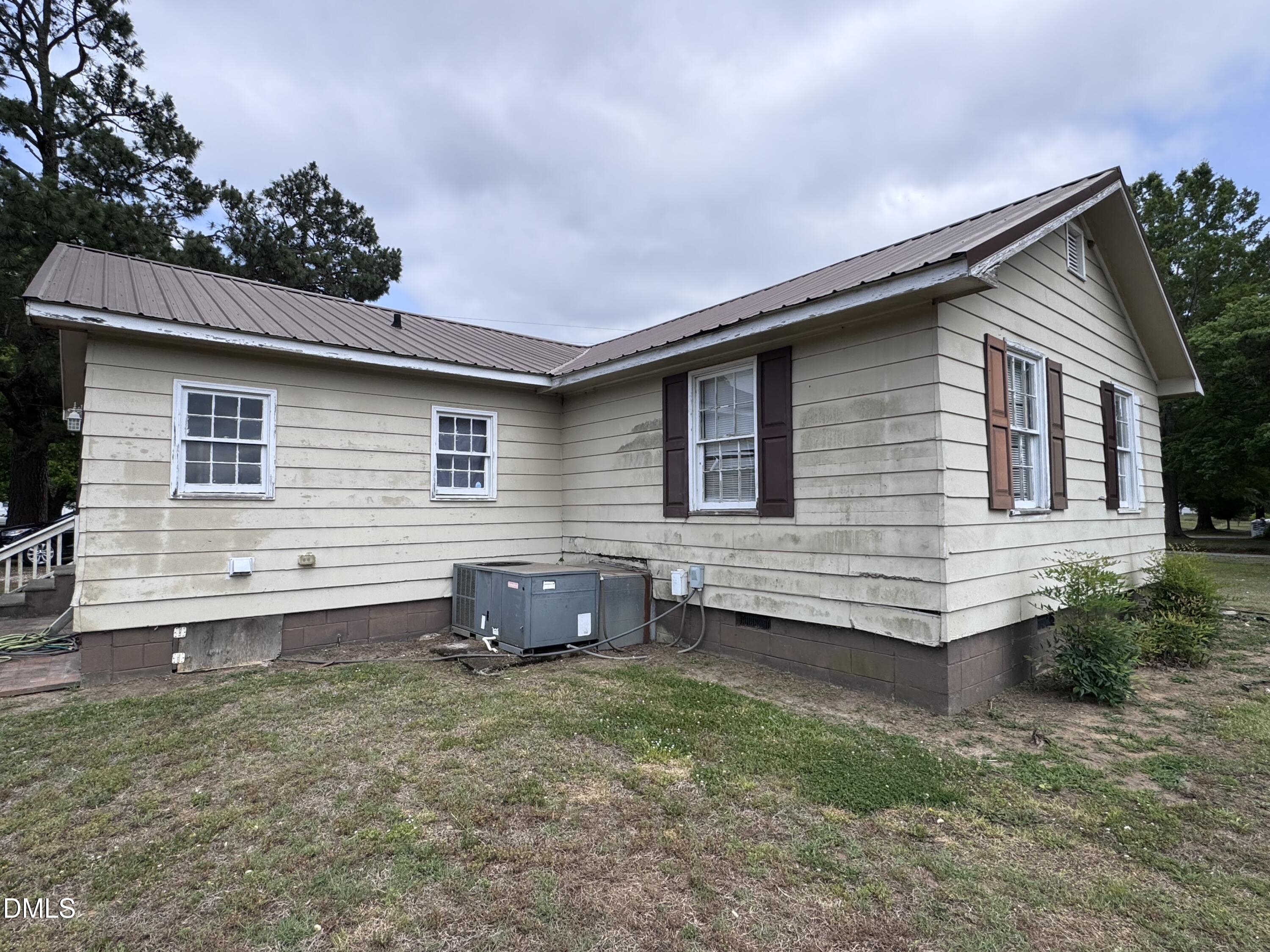 803 Antioch Church Road Dunn, NC 28334 - Photo 3 of 16 IMG_8247