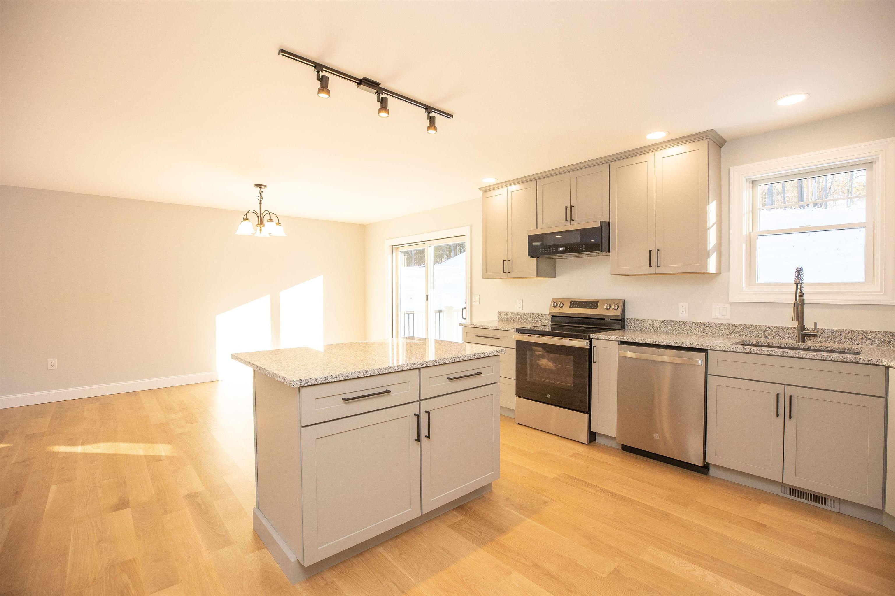 448 Old Bennington Road Greenfield, NH 03047 - Photo 7 of 36