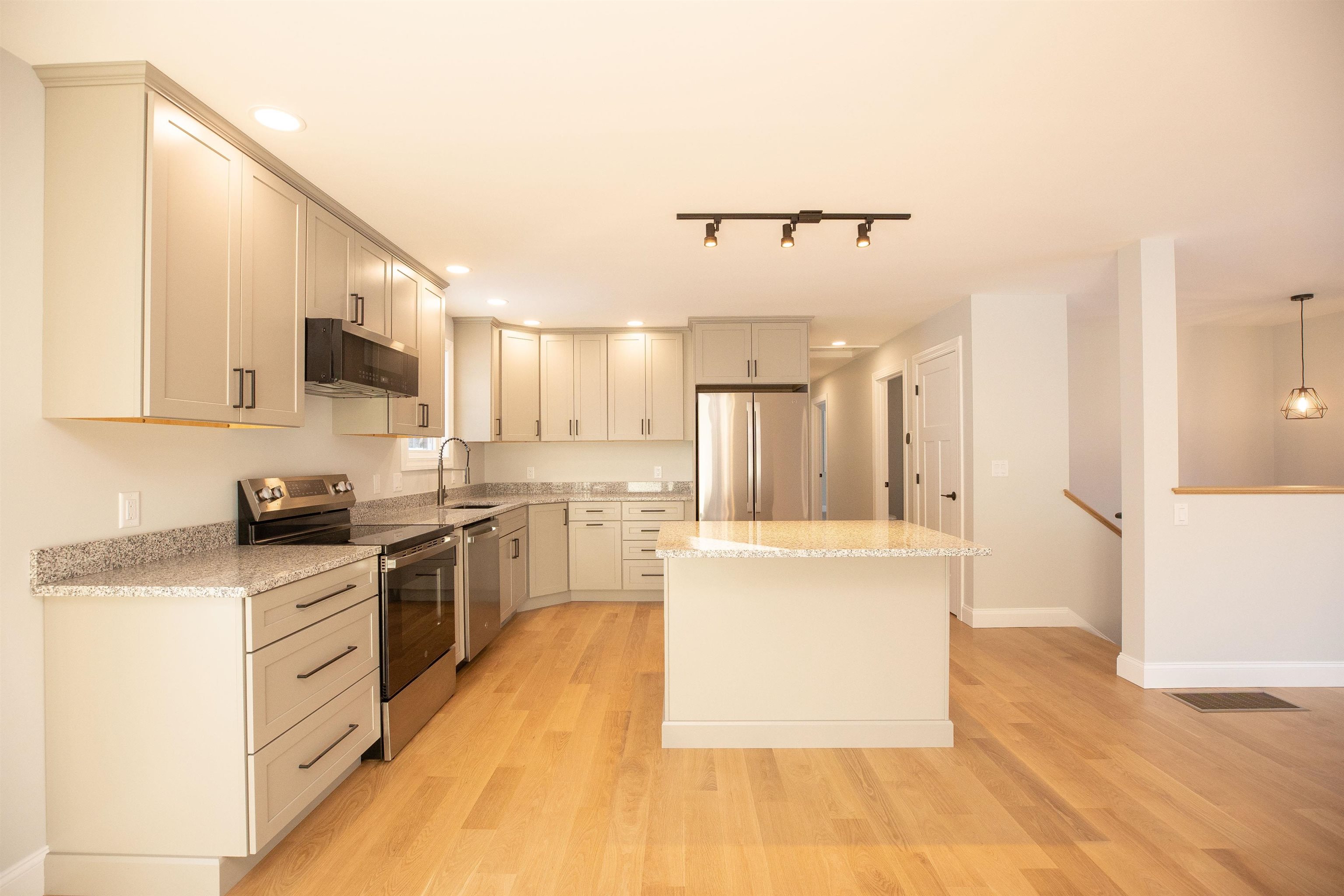 448 Old Bennington Road Greenfield, NH 03047 - Photo 9 of 36