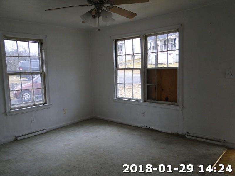 2820 Sand Road Northeast Roanoke, VA 24012 - Photo 6 of 7 living room