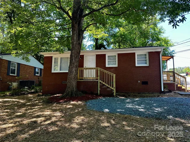 $1,049 | 221 Bookington Drive, Unit A, Lexington, NC 27292