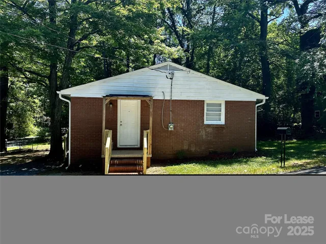 $1,049 | 221 Bookington Drive, Unit A, Lexington, NC 27292