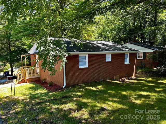 $1,049 | 221 Bookington Drive, Unit A, Lexington, NC 27292