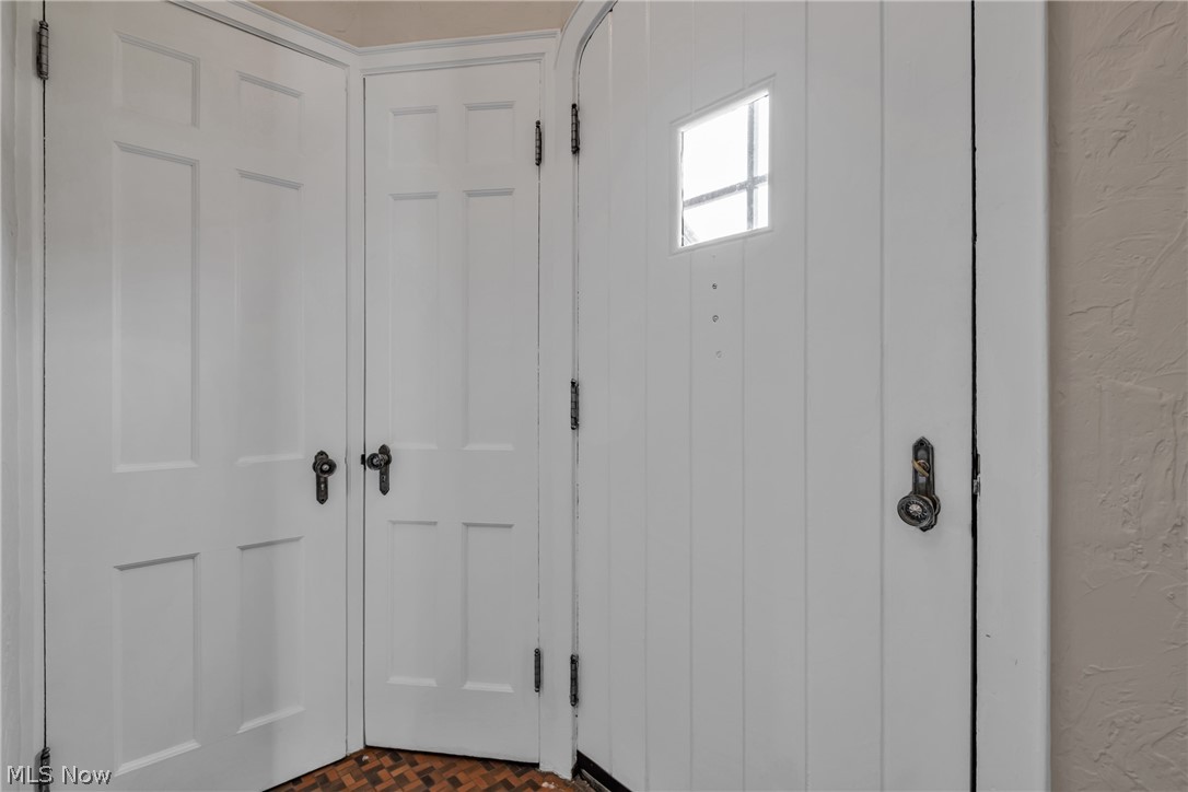 1273 Croyden Road Lyndhurst, OH 44124 - Photo 5 of 44