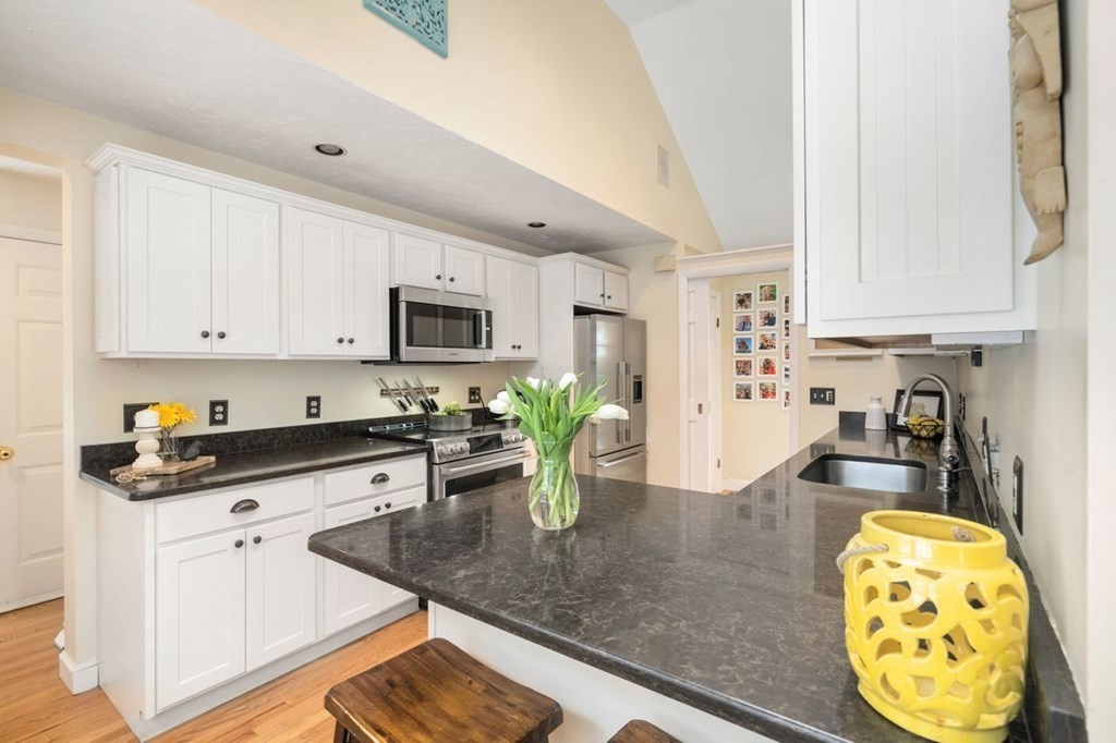 125 Stock Farm Road Sudbury, MA 01776 - Photo 16 of 42 Gallery Image 16