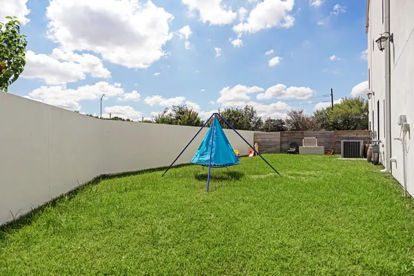 $7,500 | 1632 Potomac Drive, Houston, TX 77057