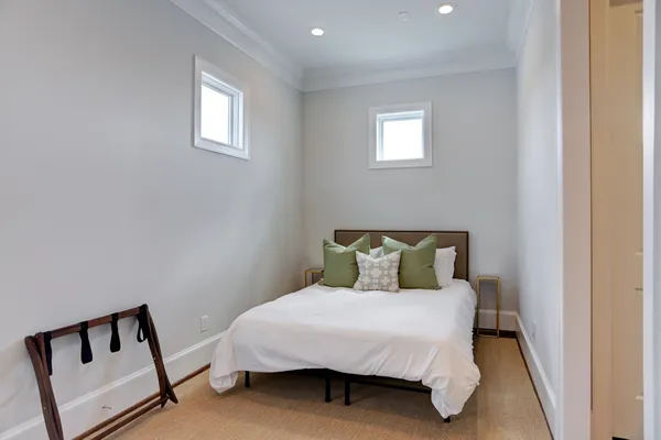 $7,500 | 1632 Potomac Drive, Houston, TX 77057