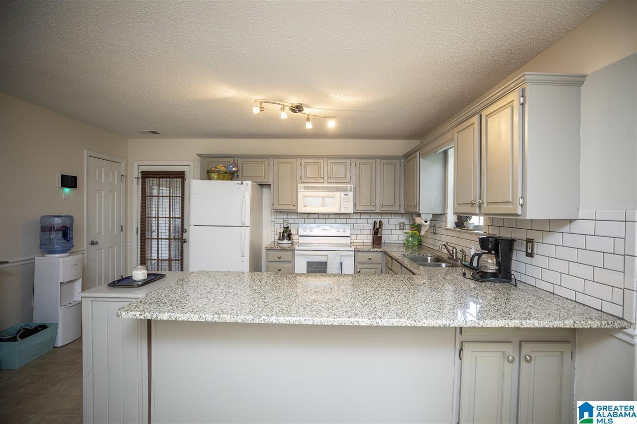 211 Jasmine Drive Alabaster, AL 35007 - Photo 18 of 34