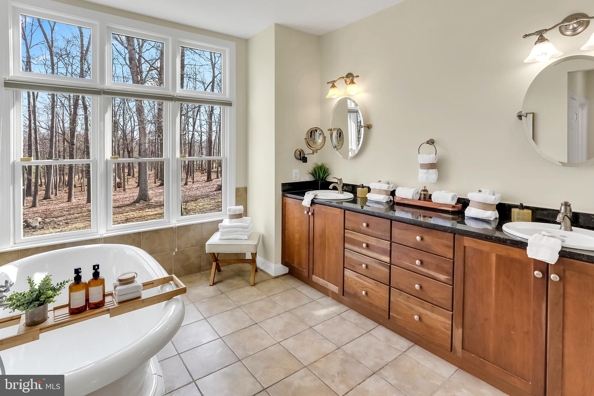 37218 Bolyn Road Purcellville, VA 20132 - Photo 31 of 62 a very nice looking room with a large window
