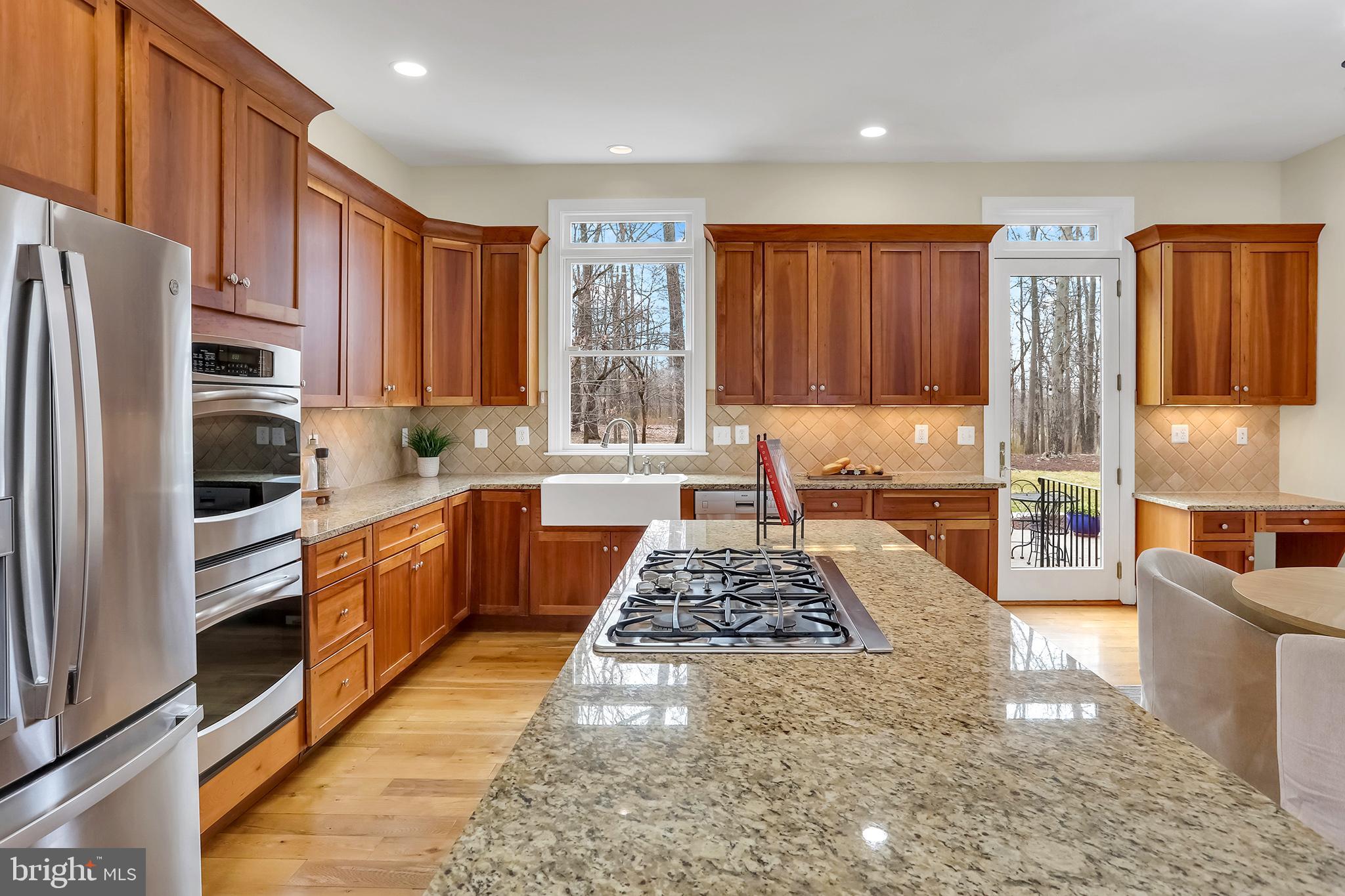 37218 Bolyn Road Purcellville, VA 20132 - Photo 4 of 62 Farm Style sink, generous Granite counter space