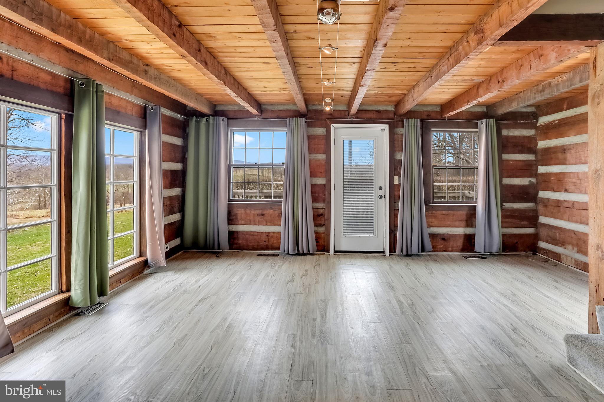 37218 Bolyn Road Purcellville, VA 20132 - Photo 46 of 62 Cottage Living room