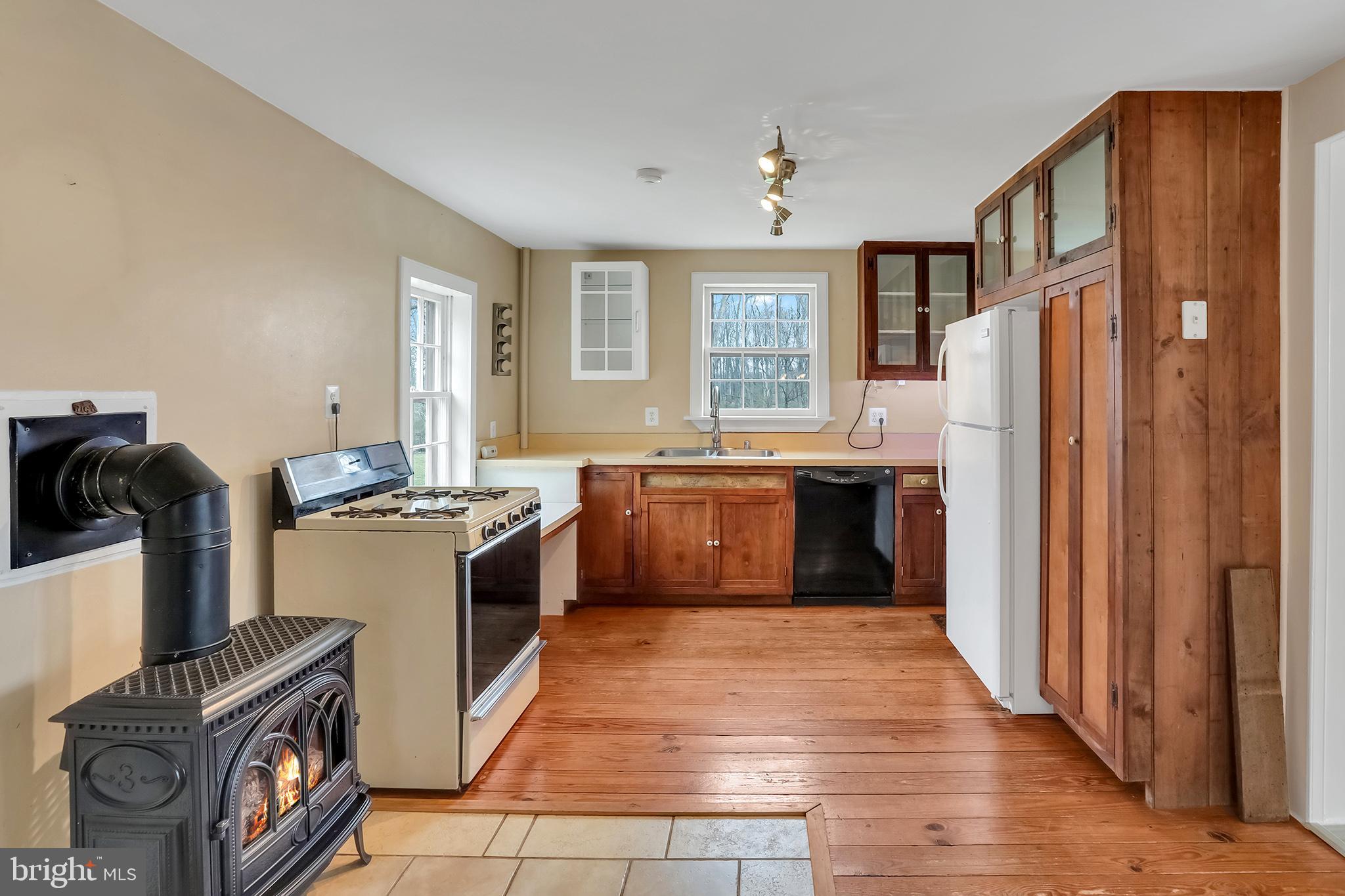 37218 Bolyn Road Purcellville, VA 20132 - Photo 49 of 62 Cottage Kitchen w/ Gas FP in addition to HVAC