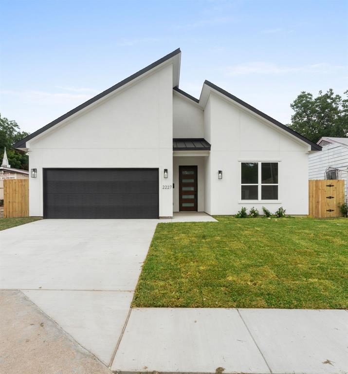 a front view of house with yard