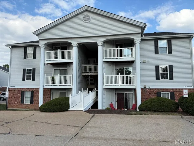 $1,500 | 4334 Arrow Tree Drive, Unit L, St. Louis, MO 63128