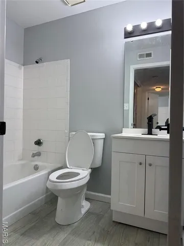 $1,500 | 4334 Arrow Tree Drive, Unit L, St. Louis, MO 63128