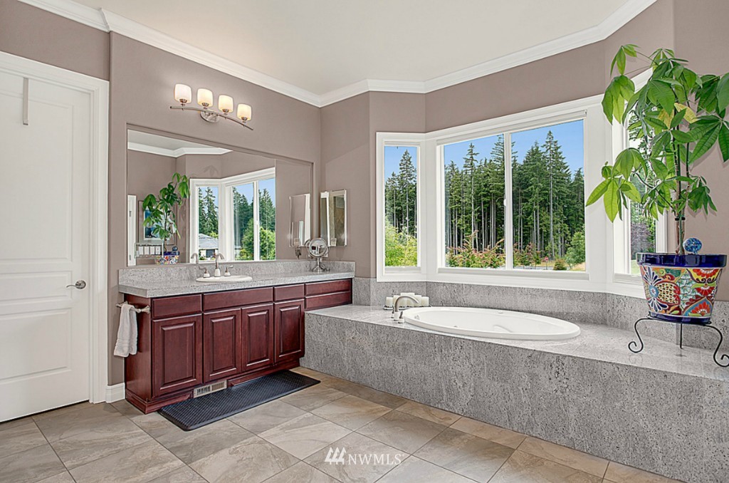 23808 Northeast Adair Road Redmond, WA 98053 - Photo 7 of 25